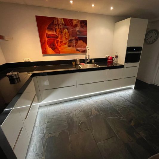 9 Meter komplettes Set RGBW LED Streifen mit Zigbee Steuerung