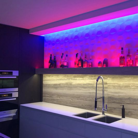 9 Meter komplettes Set RGBWW LED Streifen mit Zigbee Steuerung