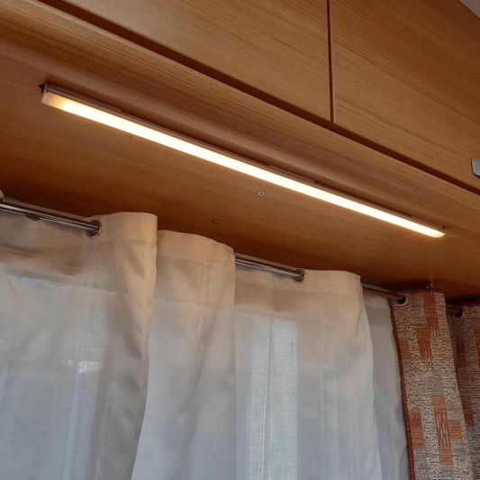 Aluminium LED Streifen Profil Aufbau 4M - 7 mm hoch - komplett mit Abdeckkappe