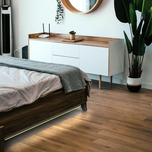 Bettbeleuchtung 1 Seite komplettes Set 2 Meter LED Streifen Warmweiß mit Bewegungssensor und Eckprofil