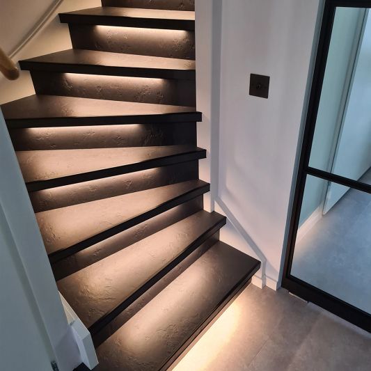 Dynamische Treppenbeleuchtungset 50 cm für max 16 Stufen inklusive Fernbedienung - Warmweißes Licht