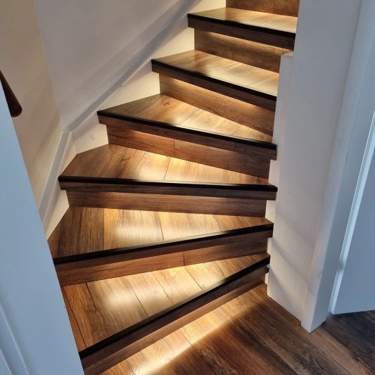 Dynamische Treppenbeleuchtungset 50 cm für max 16 Stufen inklusive Fernbedienung - Warmweißes Licht