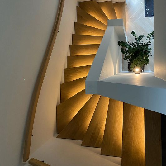 Dynamische Treppenstufenbeleuchtung 50 cm für max. 16 Stufen inklusive Sensoren und 1 Programm - Warmweißes Licht