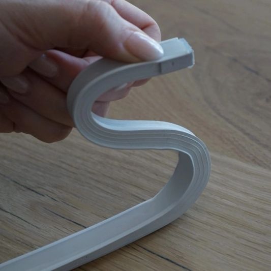 LED Streifen im flexiblen weißen Einbauprofil | Hellweiß | 2 Meter