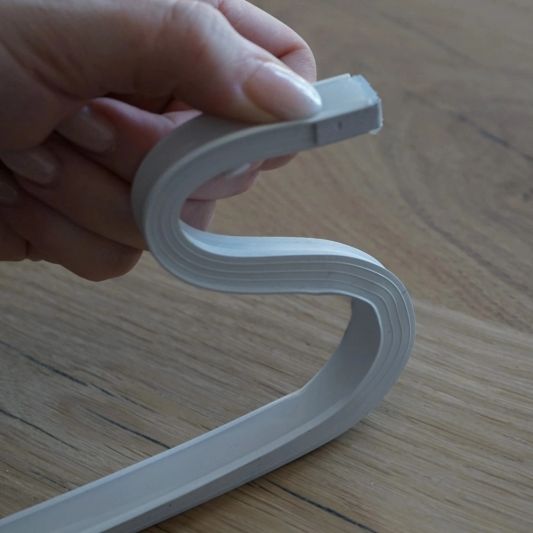 LED Streifen im flexiblen weißen Einbauprofil | Hellweiß | 5 Meter Set