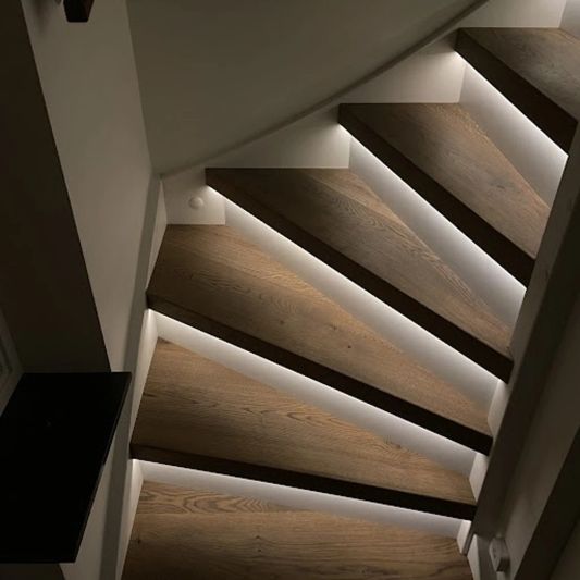 LED Treppenstufenbeleuchtung Premium - LED Streifen Set mit Profil - Hellweiß 130 cm