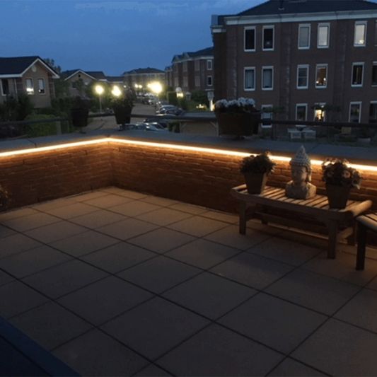 LED Streifen Eckprofilbreit rundes Modell komplett inklusiv Abschlusskappe 1M