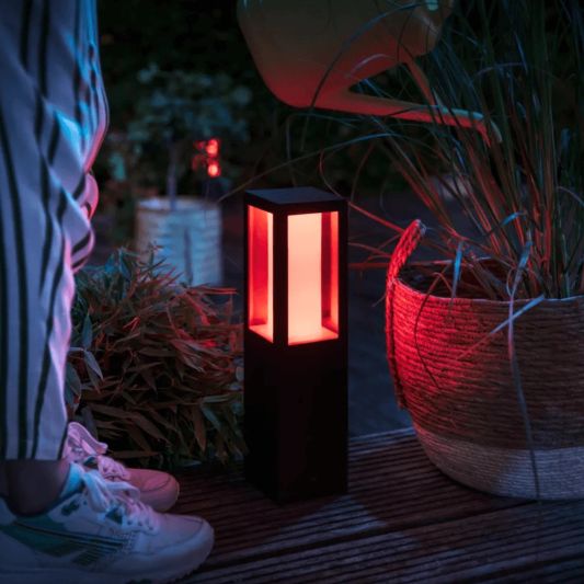 Philips Hue Outdoor beeindruckt die Sokkel -Erweiterung