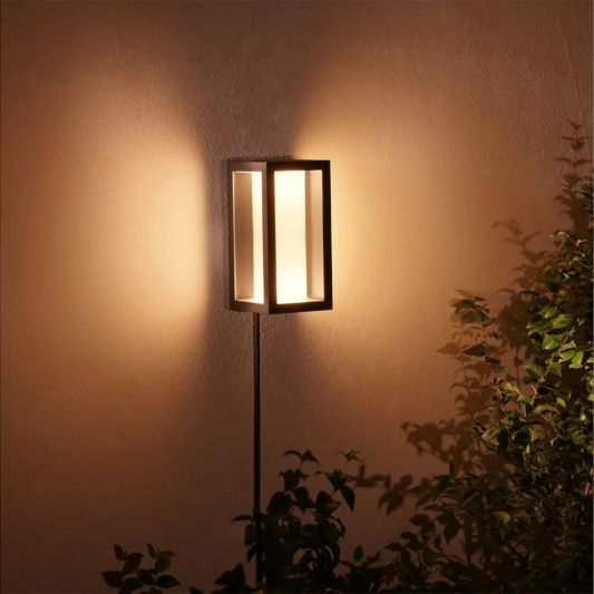 Philips Hue Outdoor beeindruckt Wandlampenerweiterung