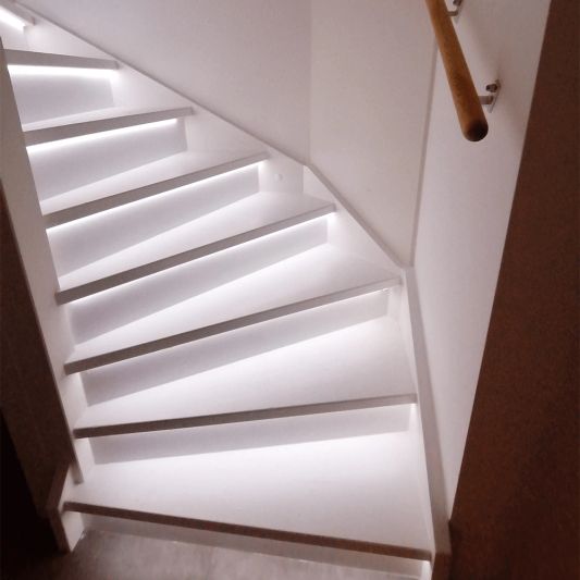 Treppenbeleuchtung LED Streifen Neutralweiß 130 CM – komplettes Set inklusiv Profil