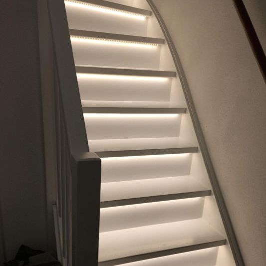 Treppenbeleuchtung LED Streifen Neutralweiß – komplettes Set 130 CM
