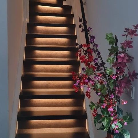 Treppenbeleuchtung LED Streifen Warmweiß 50 CM – komplettes Set inklusiv Profil