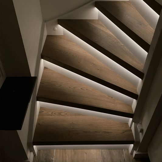 Treppenbeleuchtung LED Streifen Warmweiß – komplettes Set 130 CM