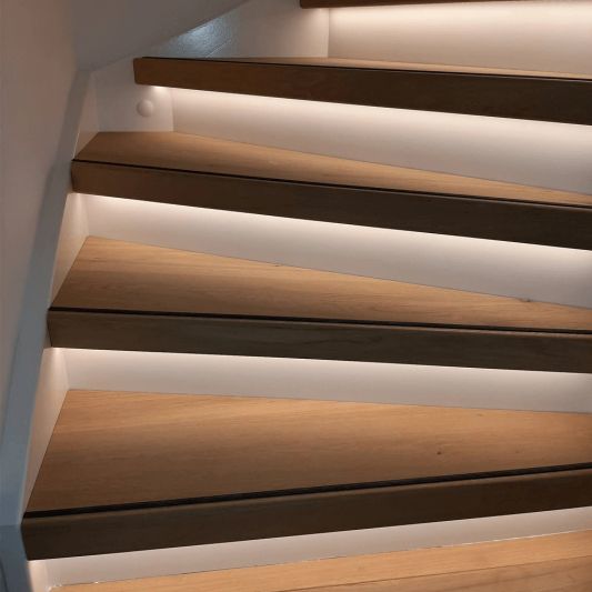 Treppenbeleuchtung LED Streifen Warmweiß – komplettes Set 130 CM