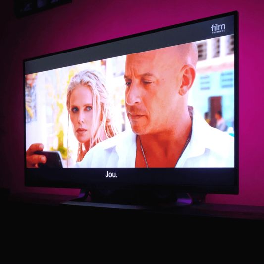 TV backlight Set mit 3 RGBWW Led Streifen für TV’s 32-40 inch