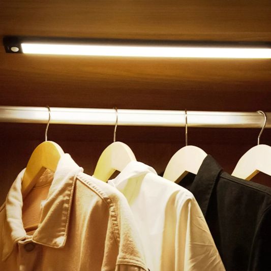 Yeelight Schrankbeleuchtung mit Sensor 20 cm – warmweißes Licht – wiederaufladbarer Akku – Vorteilset mit 4 Stück