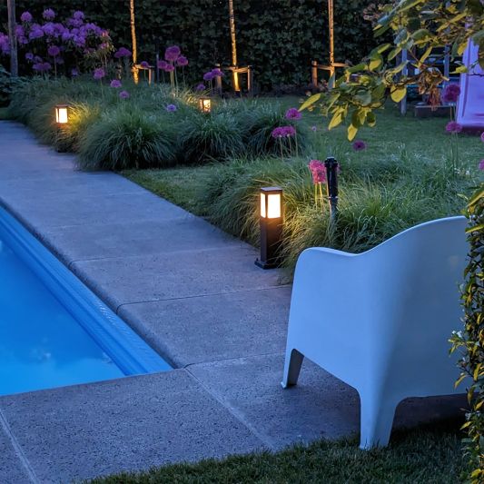 Zigbee Standleuchte für den Außenbereich 9W - Alle Farben und Weißtöne - Gerade