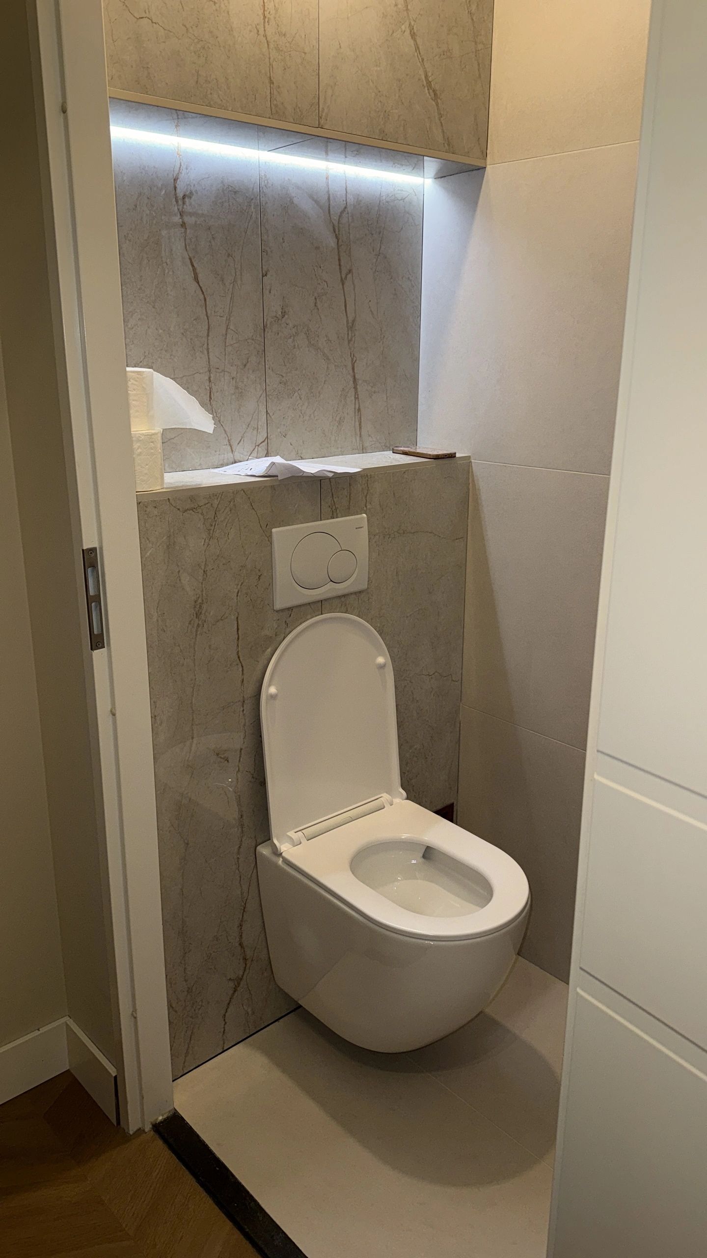 LED Fliesenprofil Stuckleiste Für LED - Stuckstop - 1 Meter - Schmale Variante