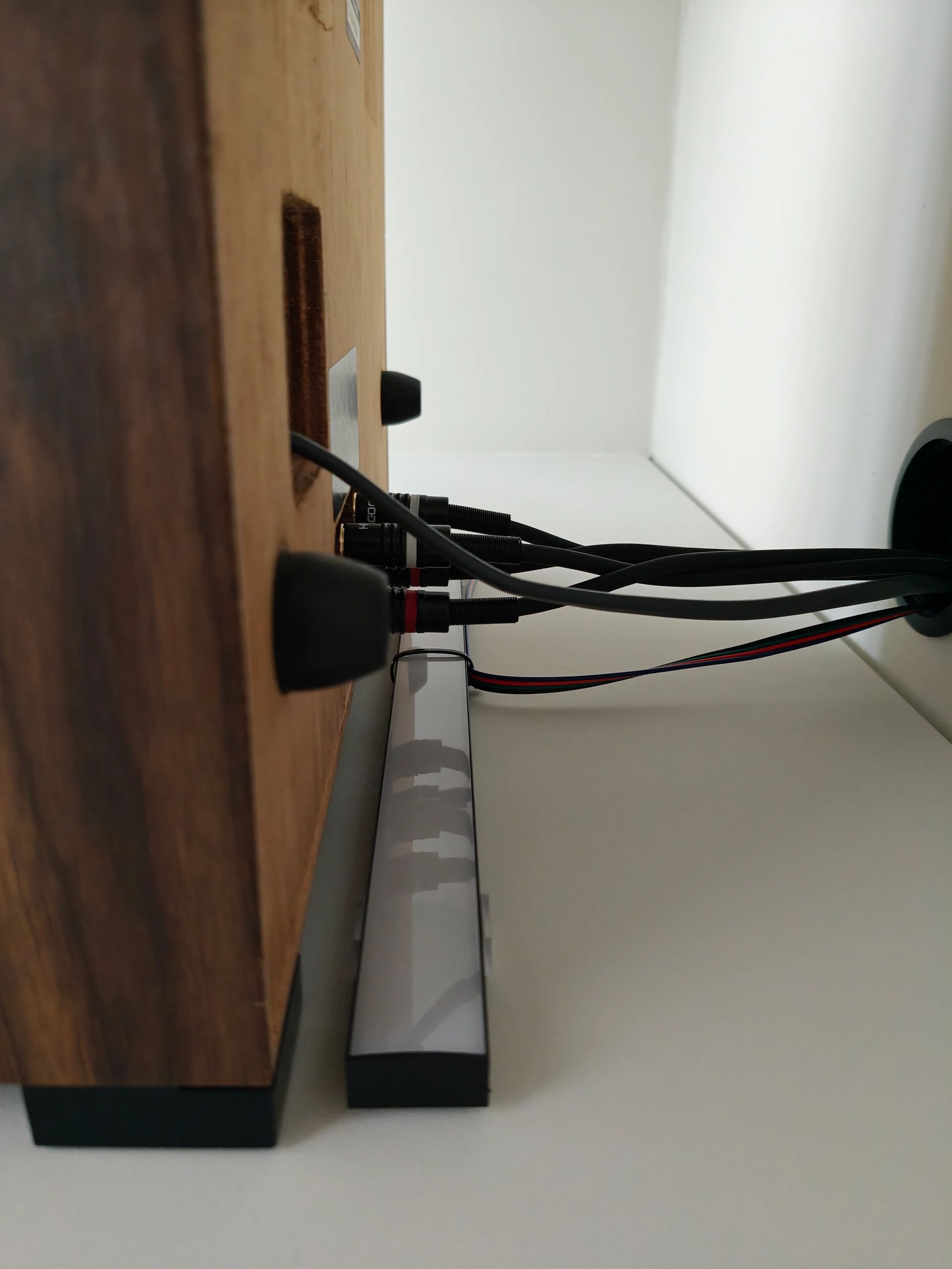 Aluminium Led Streifen Profil schwarz Aufbau 1M - breit und niedrig - komplett mit Abdeckkappe