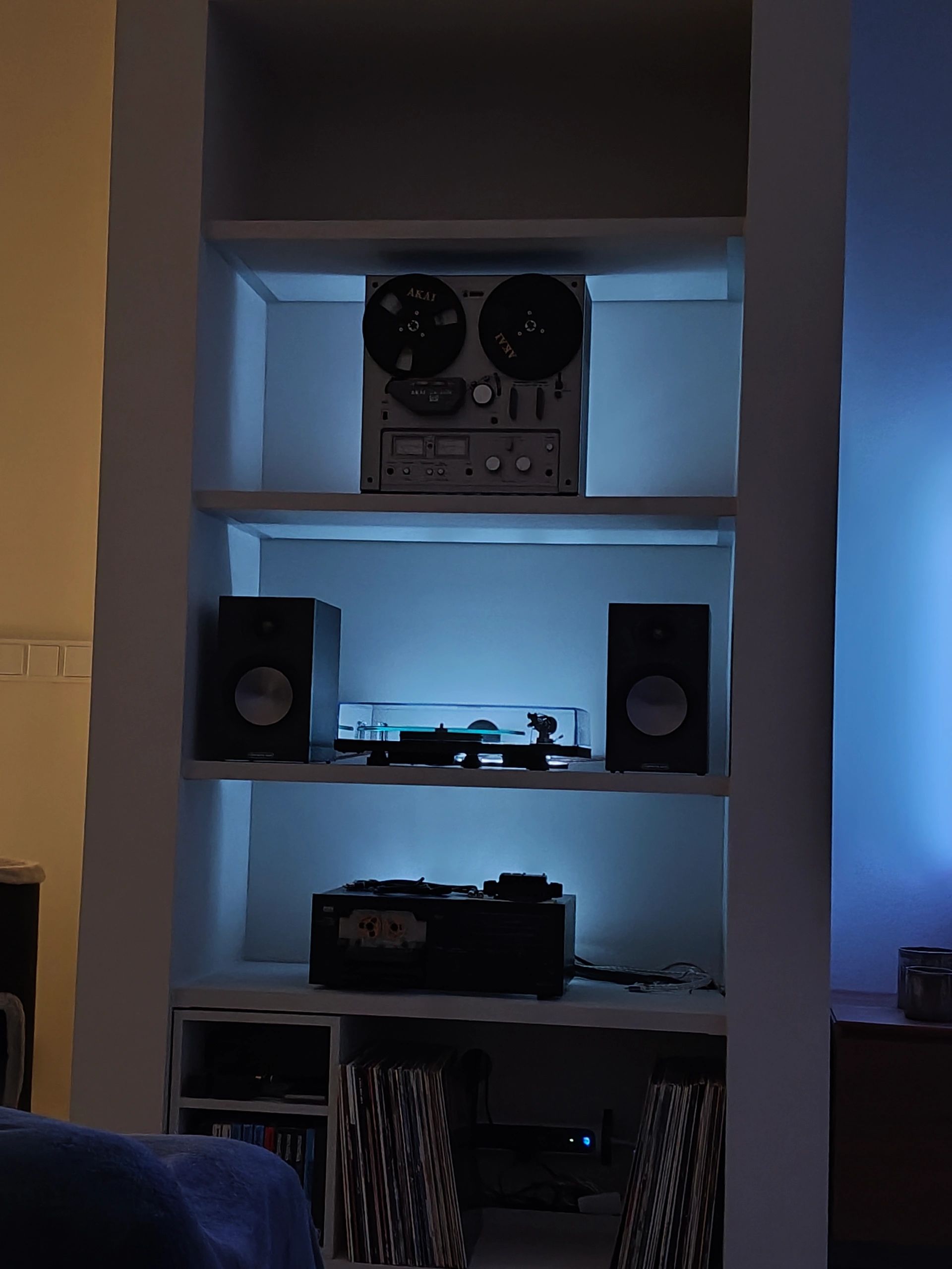 Aluminium Led Streifen Profil schwarz Aufbau 1M - breit und niedrig - komplett mit Abdeckkappe