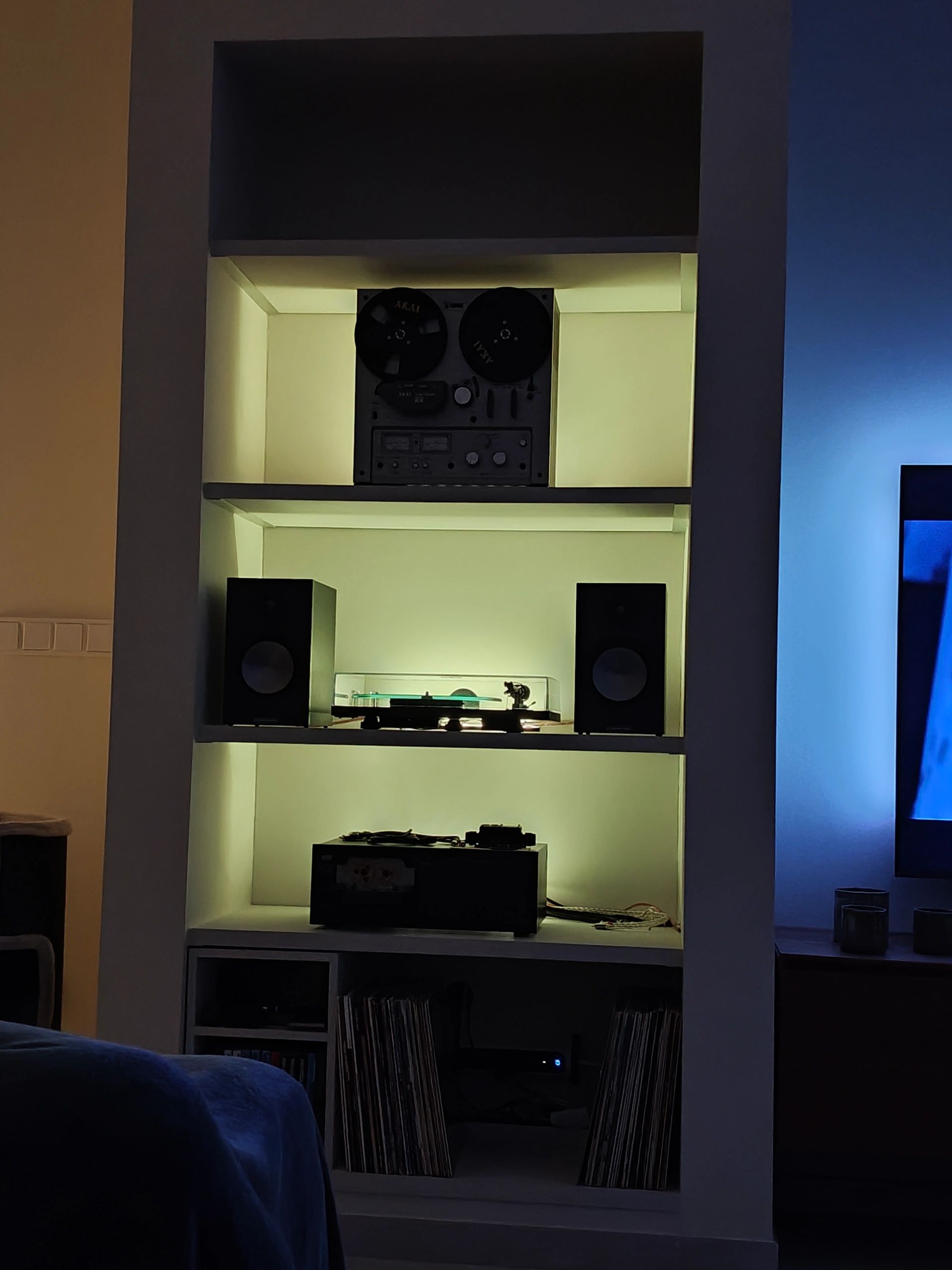 Aluminium Led Streifen Profil schwarz Aufbau 1M - breit und niedrig - komplett mit Abdeckkappe