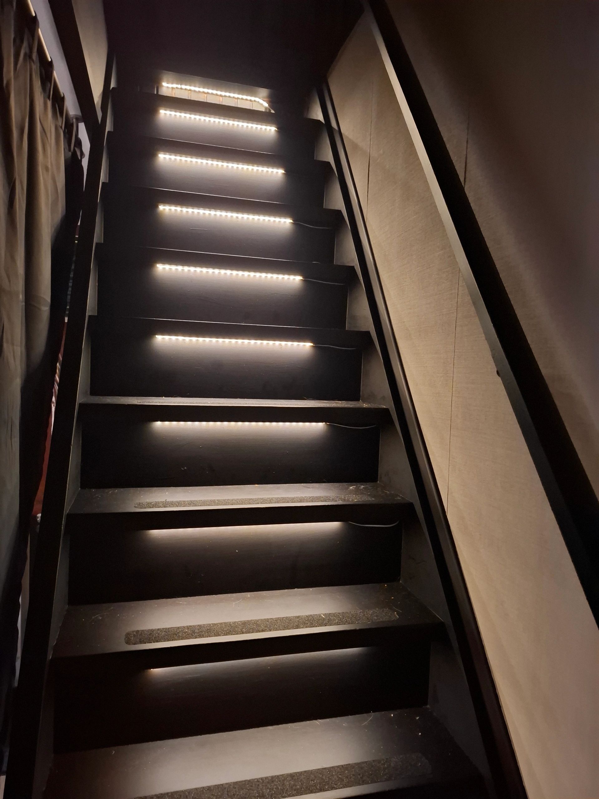 Treppenbeleuchtung LED Streifen Warmweiß komplettes Set 50 CM