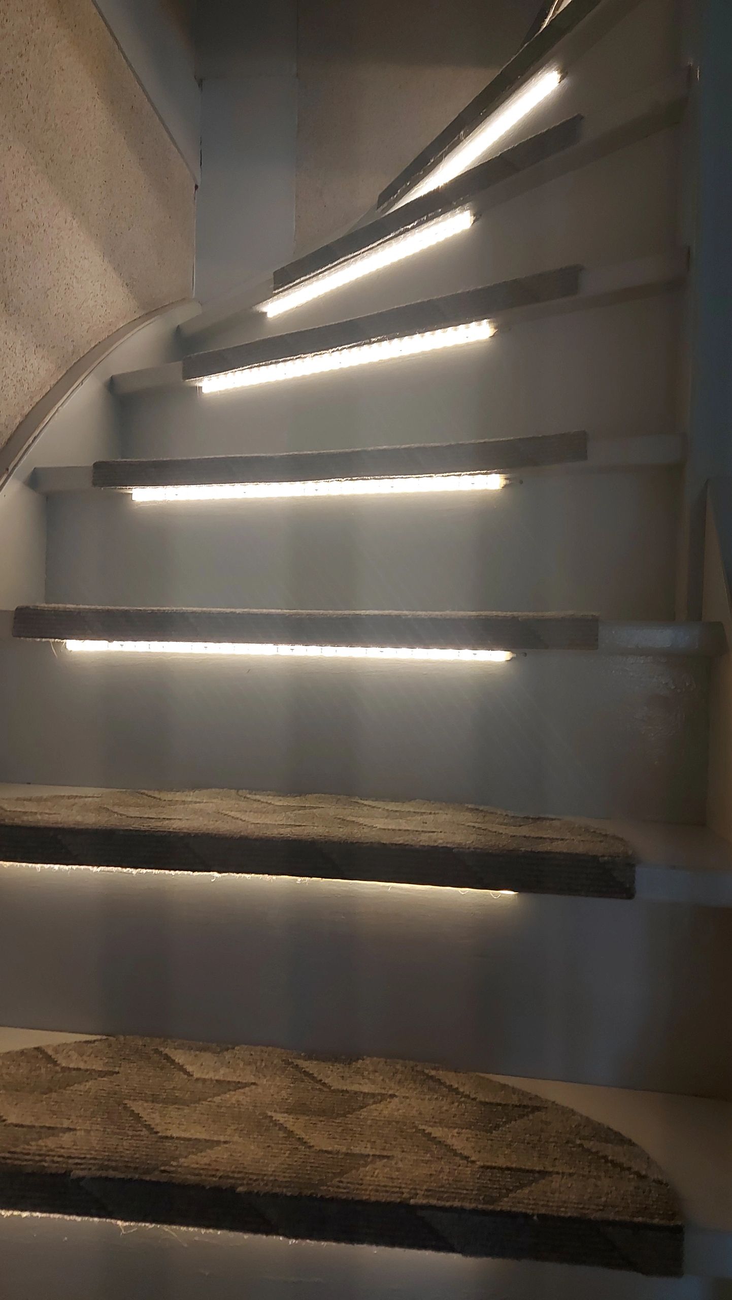 Dynamische Treppenbeleuchtungset 50 cm für max 16 Stufen inklusive Fernbedienung - Warmweißes Licht