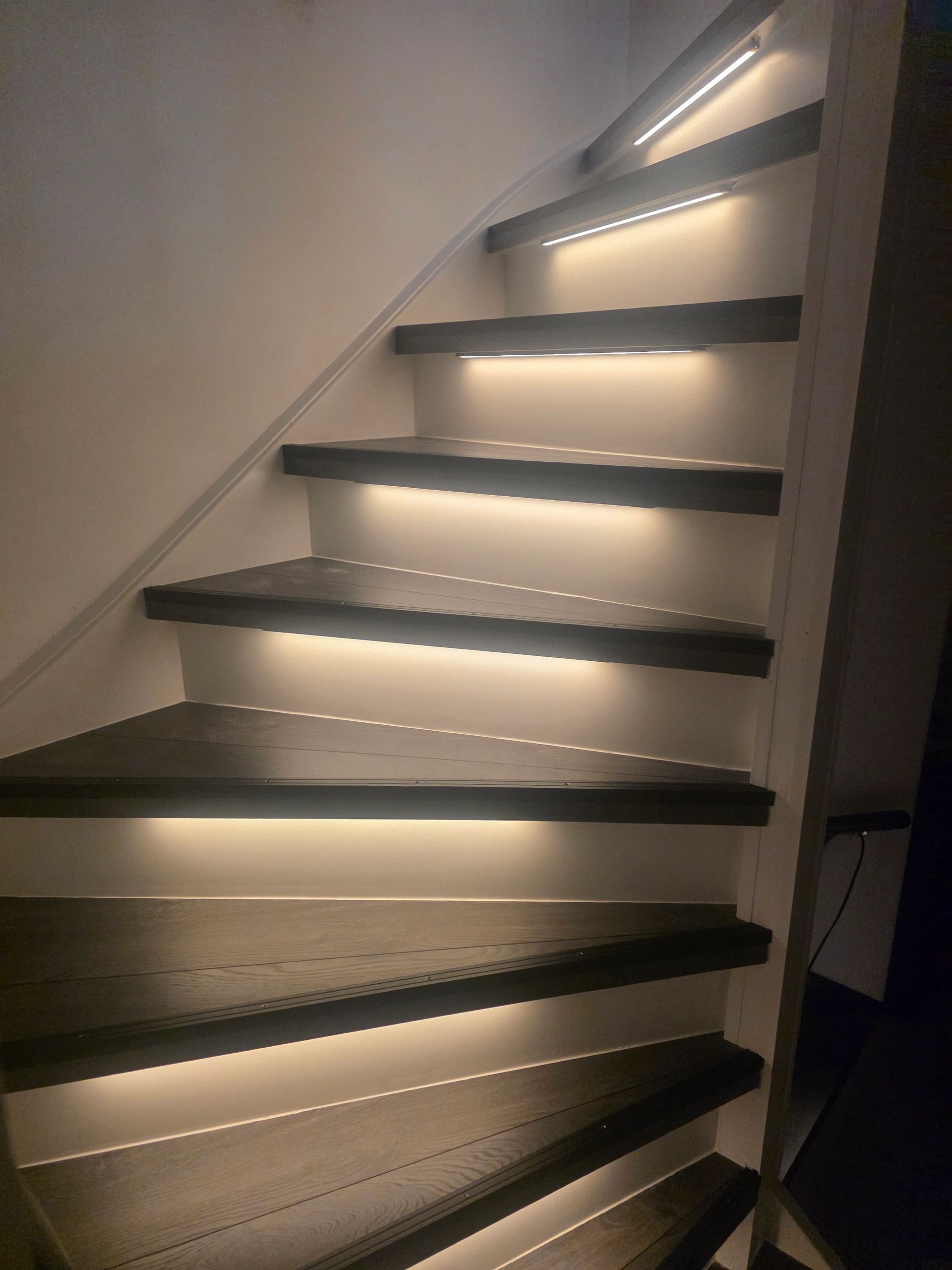 Treppenbeleuchtung LED Streifen warmweiß 130 cm - Komplettset inklusive Profil