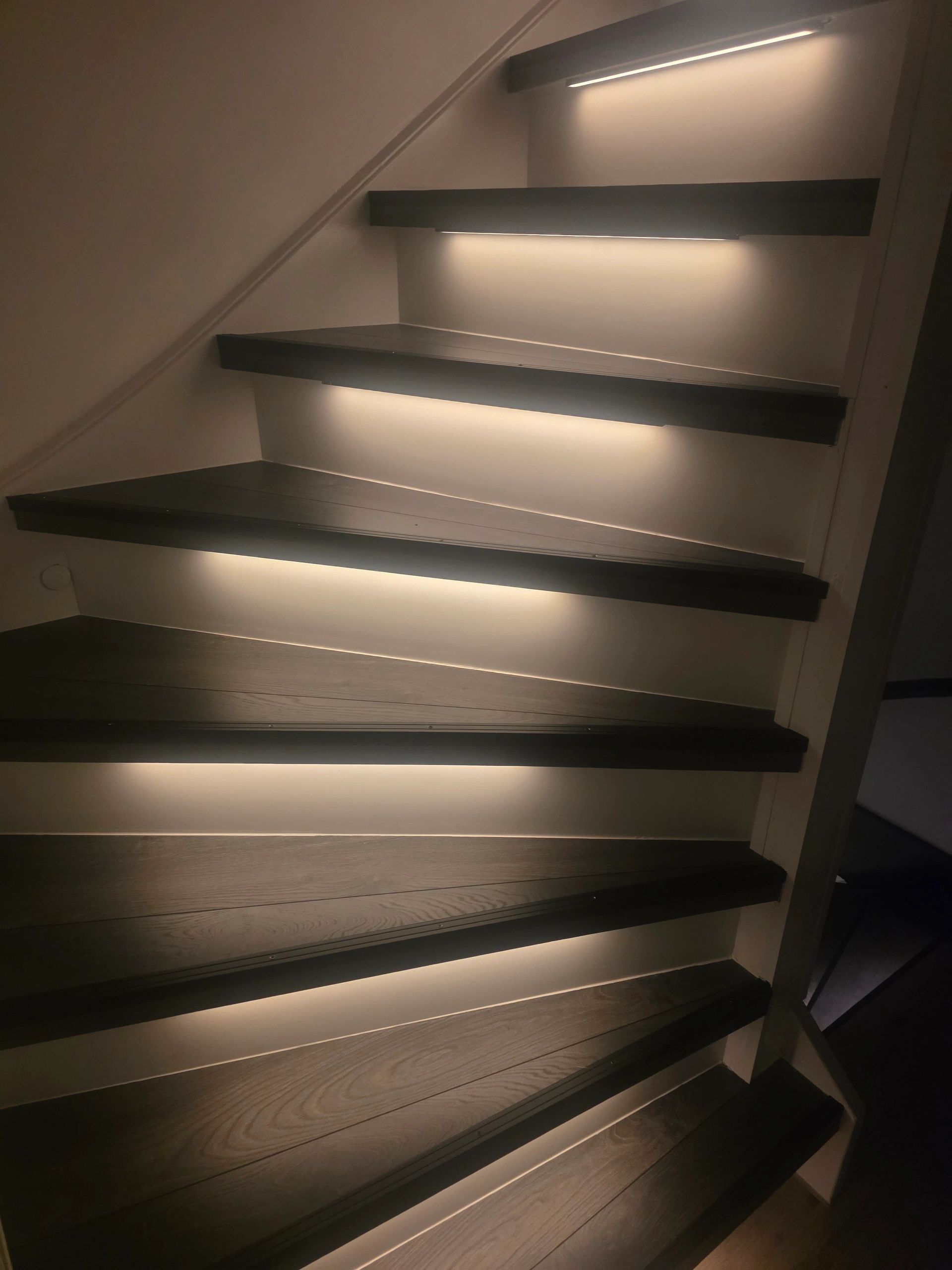 Treppenbeleuchtung LED Streifen warmweiß 130 cm - Komplettset inklusive Profil