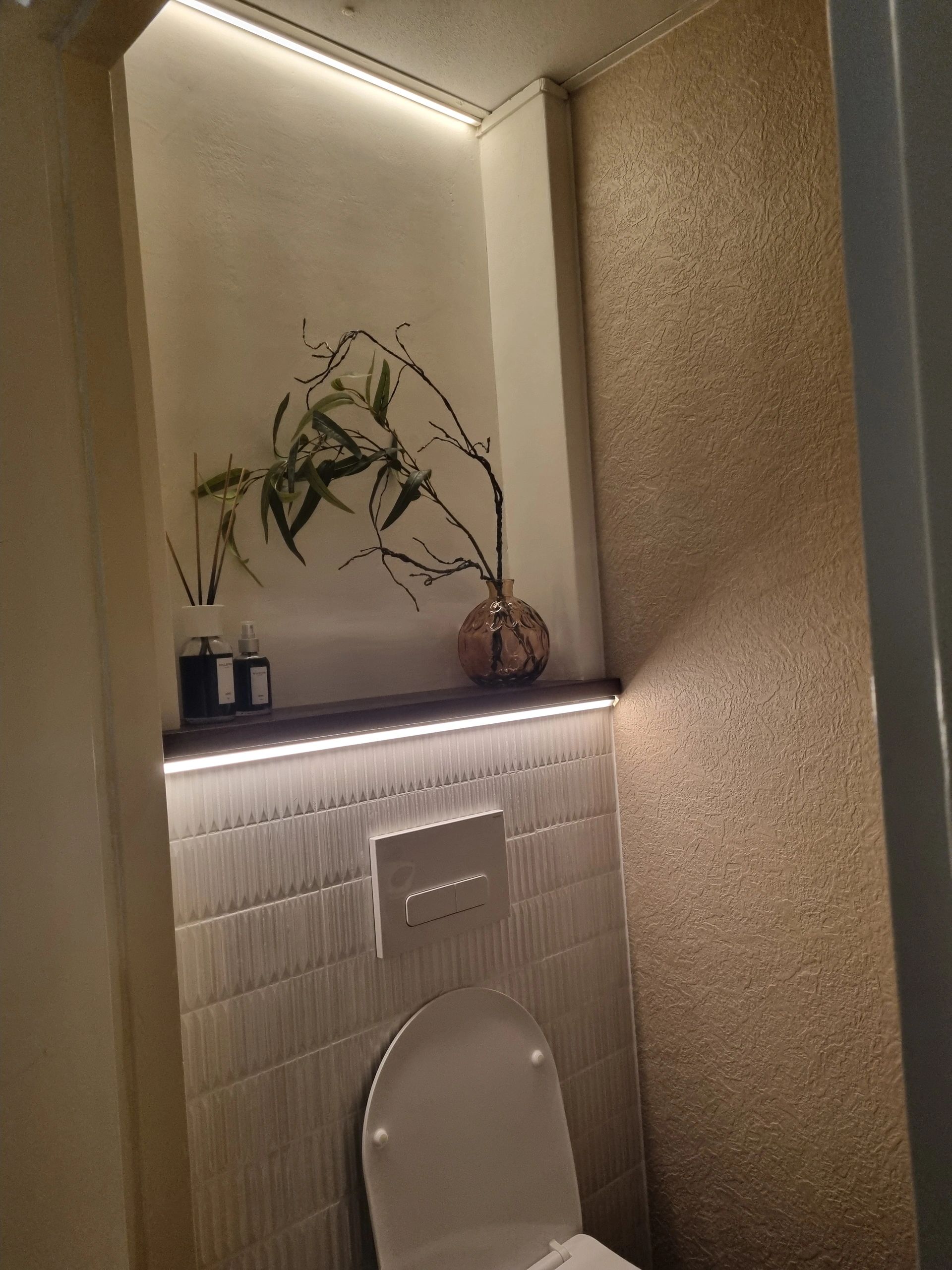Bettbeleuchtung 1 Seite komplettes Set 2 Meter LED Streifen Warmweiß mit Bewegungssensor und Eckprofil