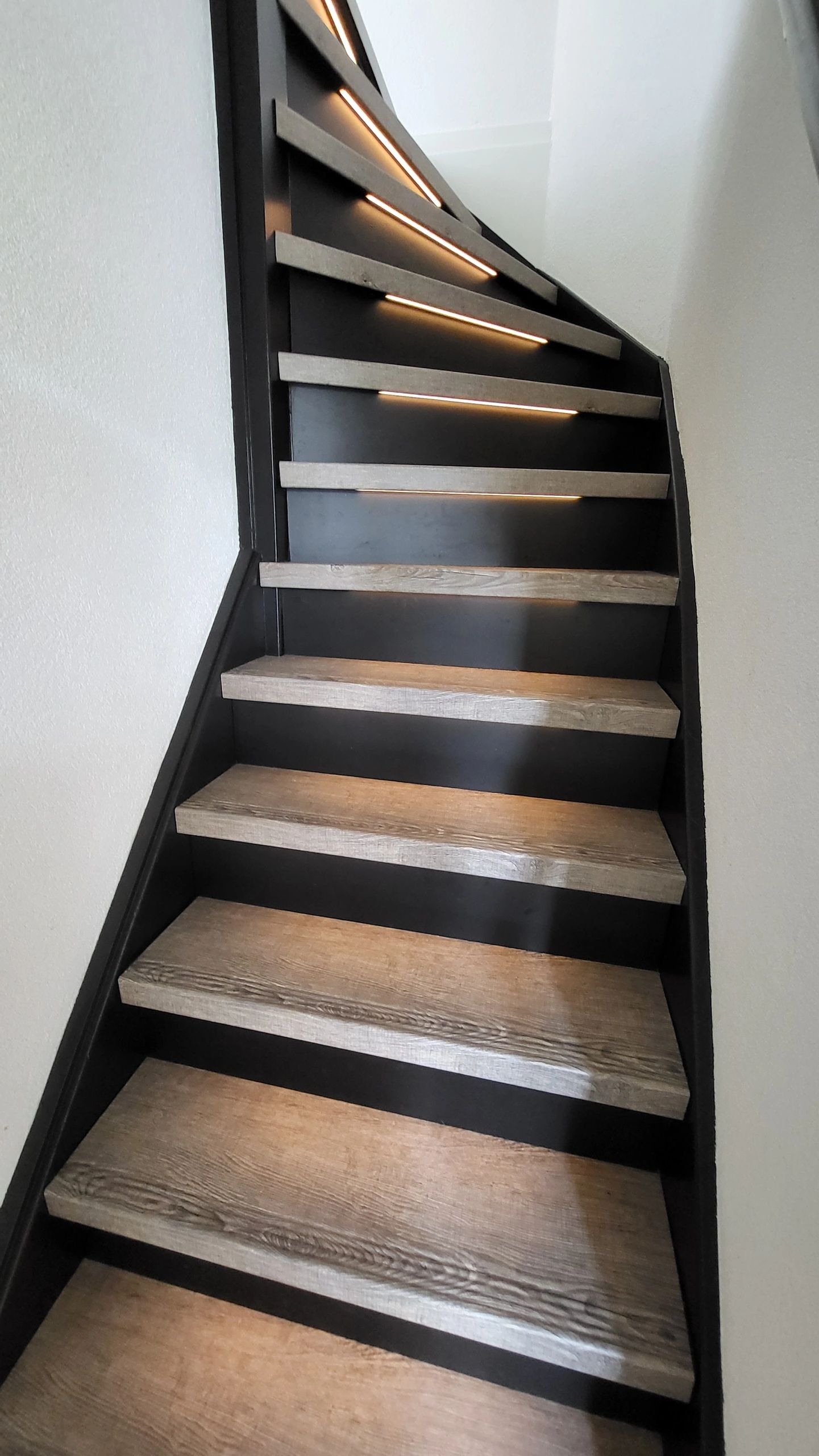 Dynamisches Treppenbeleuchtungsset Premium 50 cm mit Profil