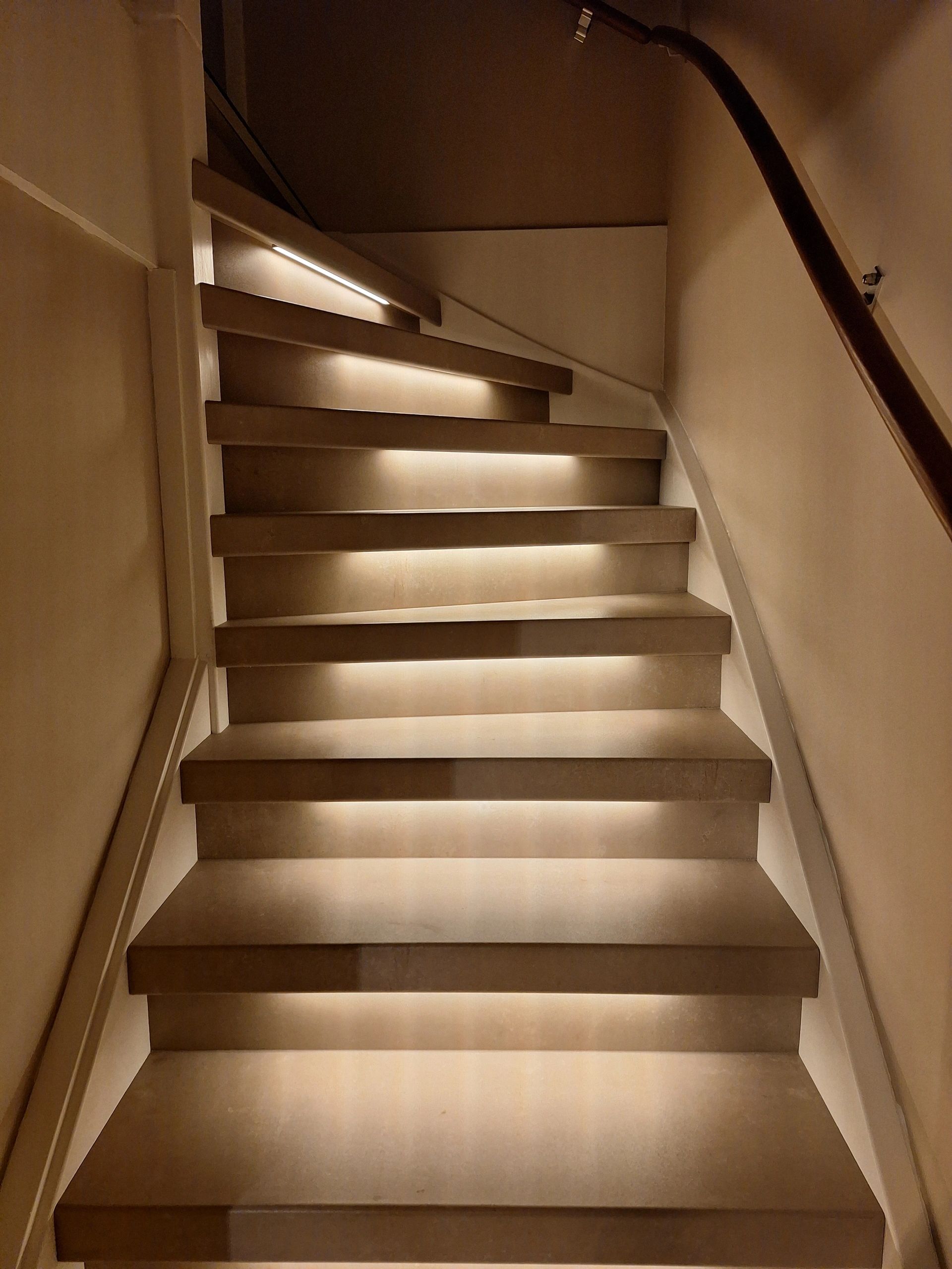 Treppenbeleuchtung LED Streifen Warmweiß 50 CM – komplettes Set inklusiv Profil