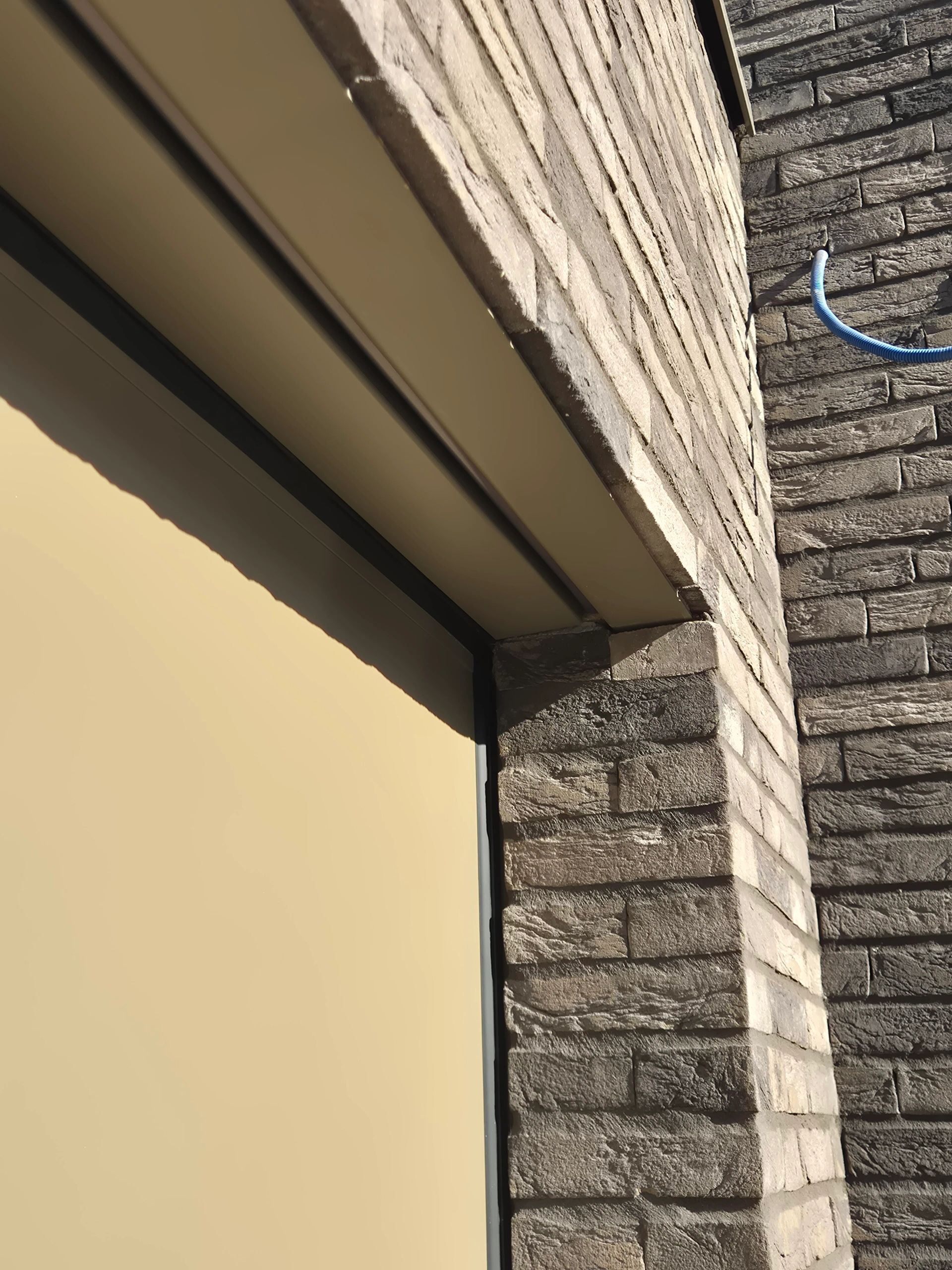 Aluminium LED Streifen Profil schwarz Aufbau 3M - 7 mm hoch - komplett mit AbschlusskAppe