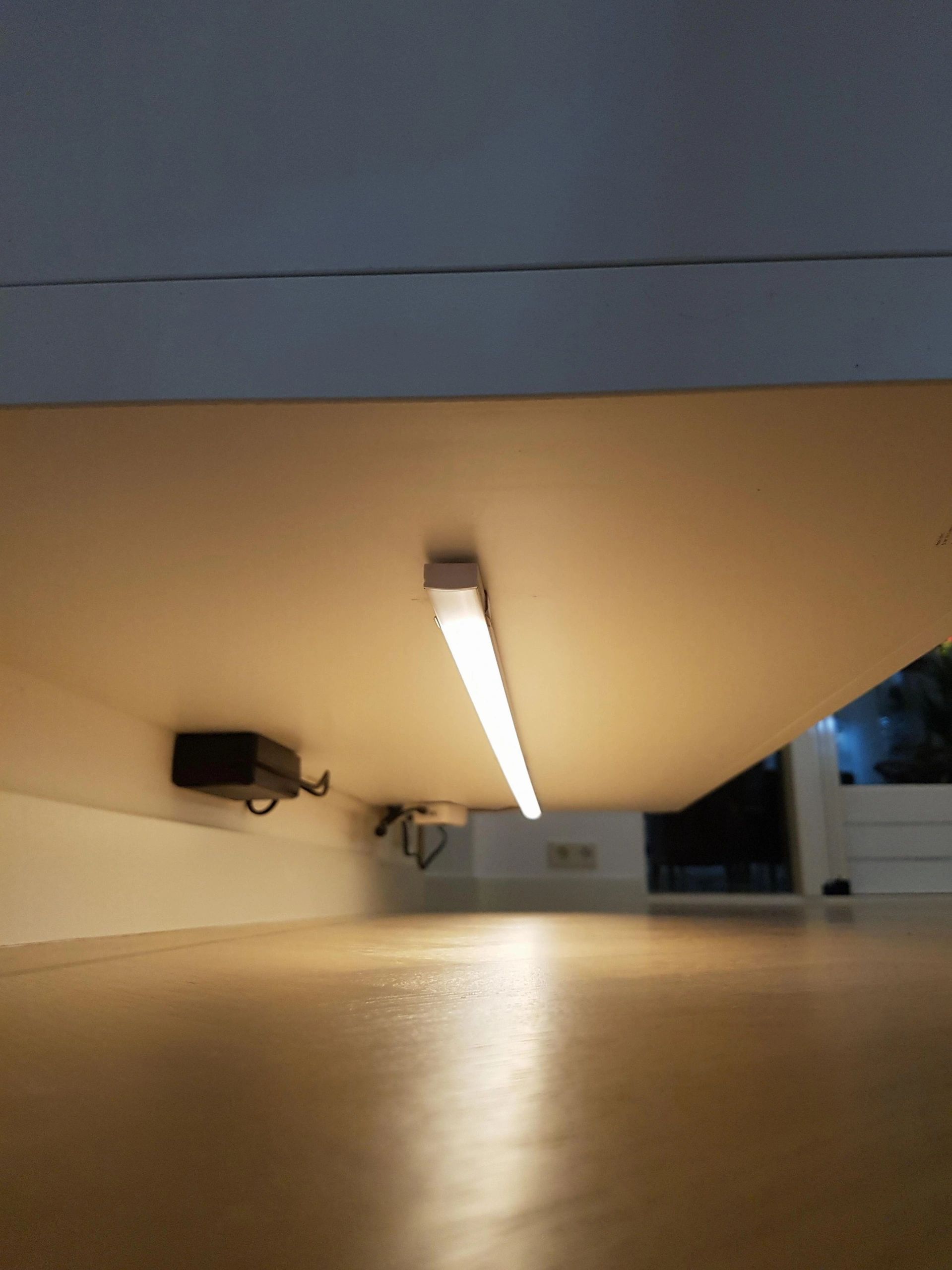LED Streifen Aufbauprofil tiefes Modell - komplett mit Abschlusskappe 1,5 Meter 7 mm hoch