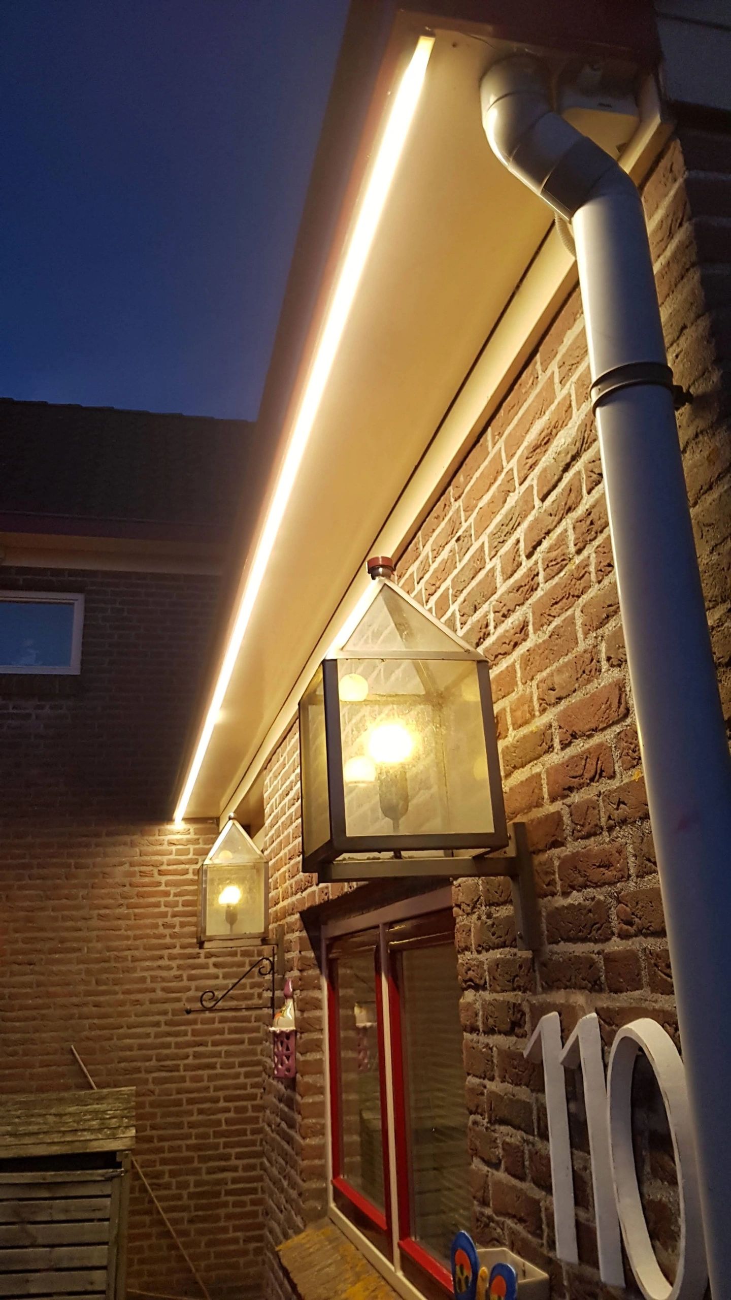 LED Streifen Aufbauprofil tiefes Modell - komplett mit Abschlusskappe 1,5 Meter 7 mm hoch