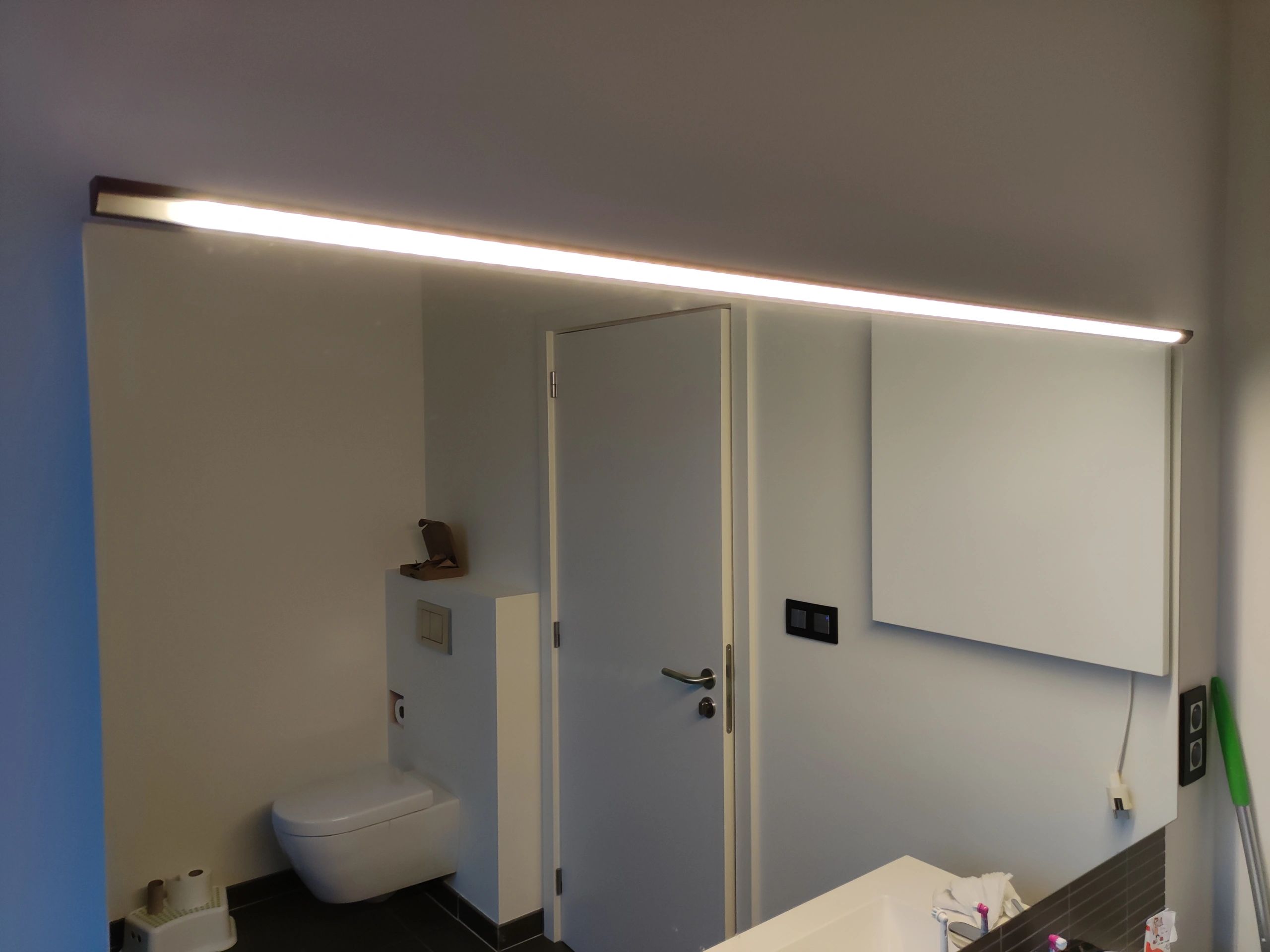 Led Streifen Eckprofil schwarz - Slim line - komplett inklusiv Abschlusskappe 2 Meter