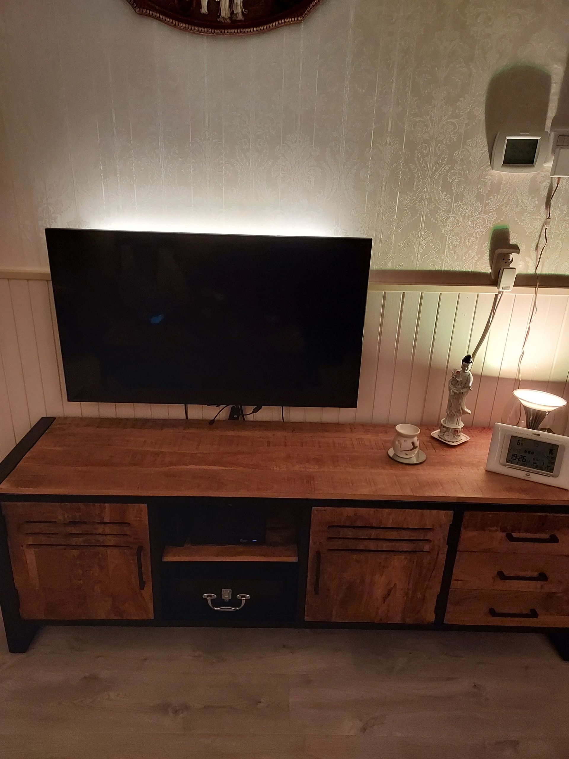 TV backlight Set mit 1 RGBWW Led Streifen für TV’s 50-60 inch