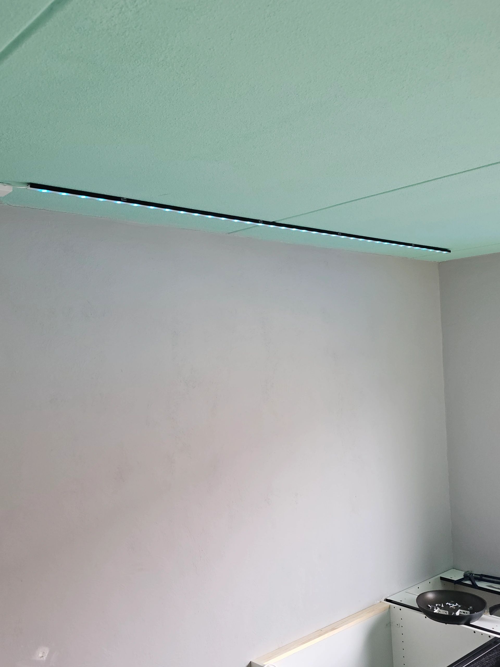 Aluminium Led Streifen Profil schwarz Aufbau 2M - breit und niedrig - komplett mit Abdeckkappe