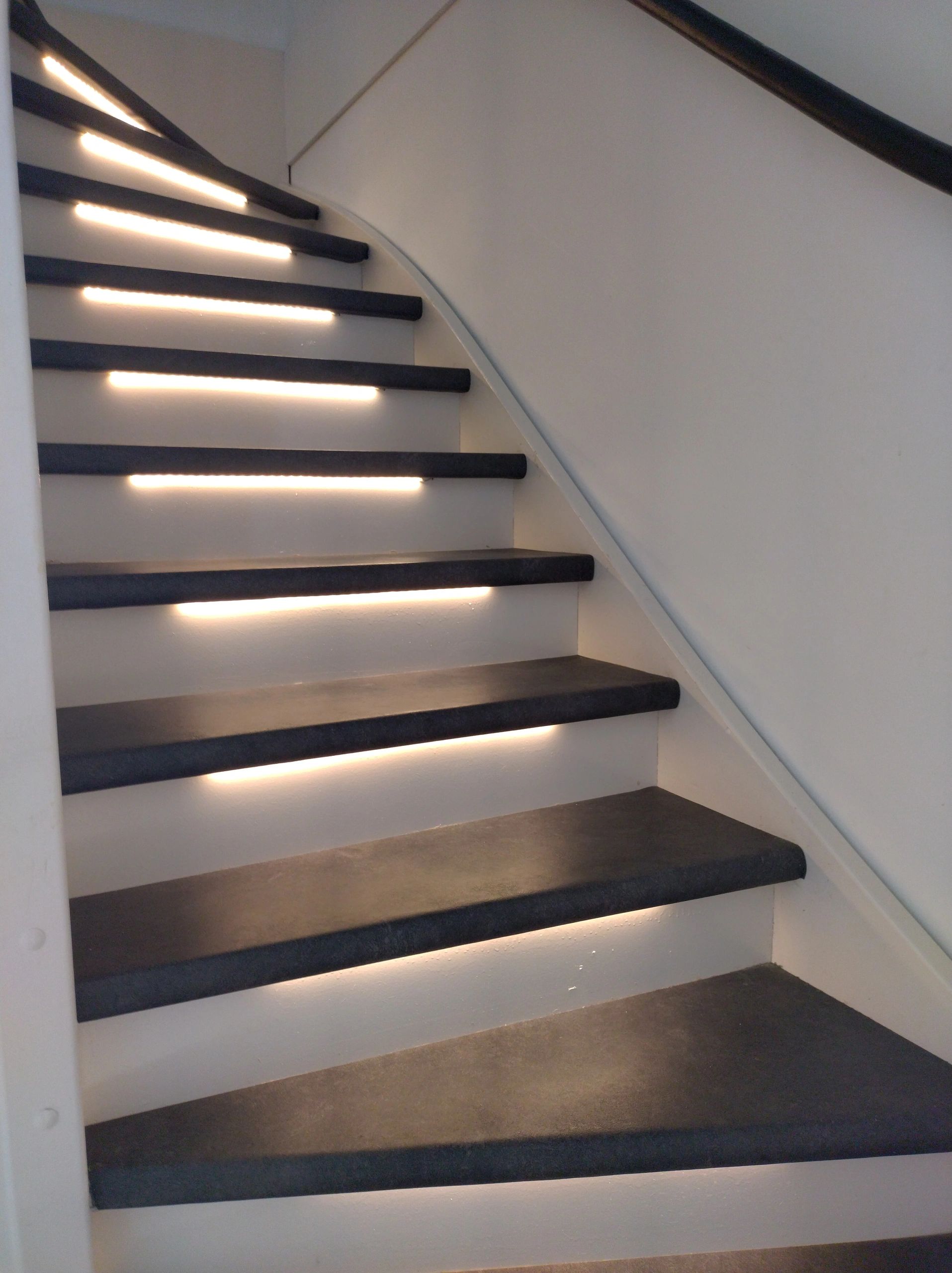 Dynamische Treppenstufenbeleuchtung 50 cm für max. 16 Stufen inklusive Sensoren und 1 Programm - Warmweißes Licht