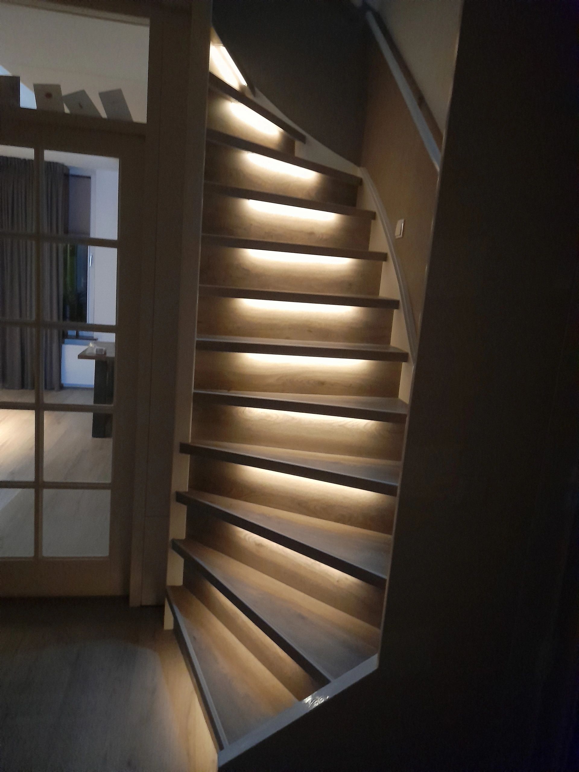 EinzelneTreppenbeleuchtung LED Streifen Warmweiß