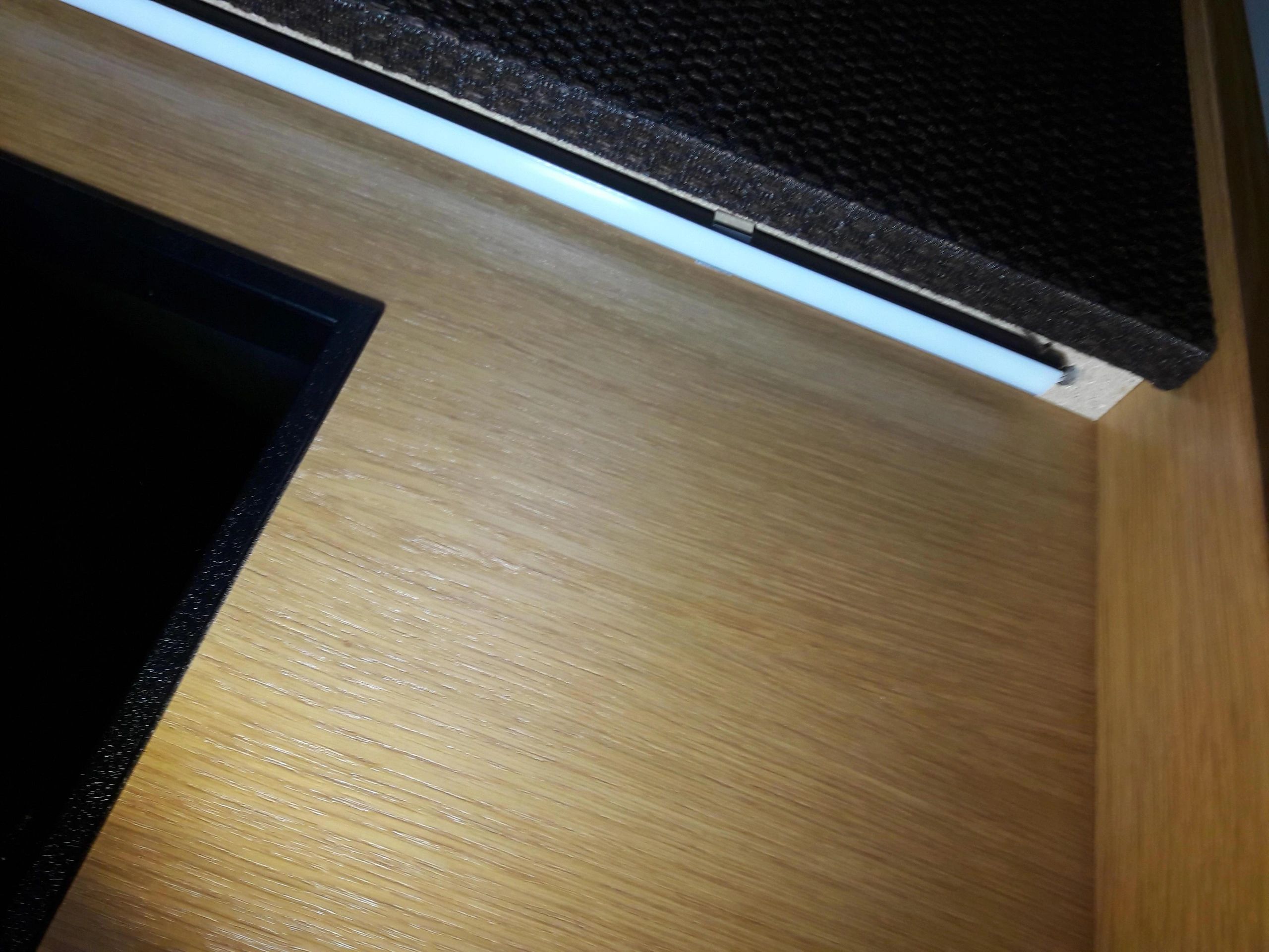 Aluminium LED Streifen Profil schwarz Aufbau 1M - 7 mm hoch - komplett mit Abdeckkappe