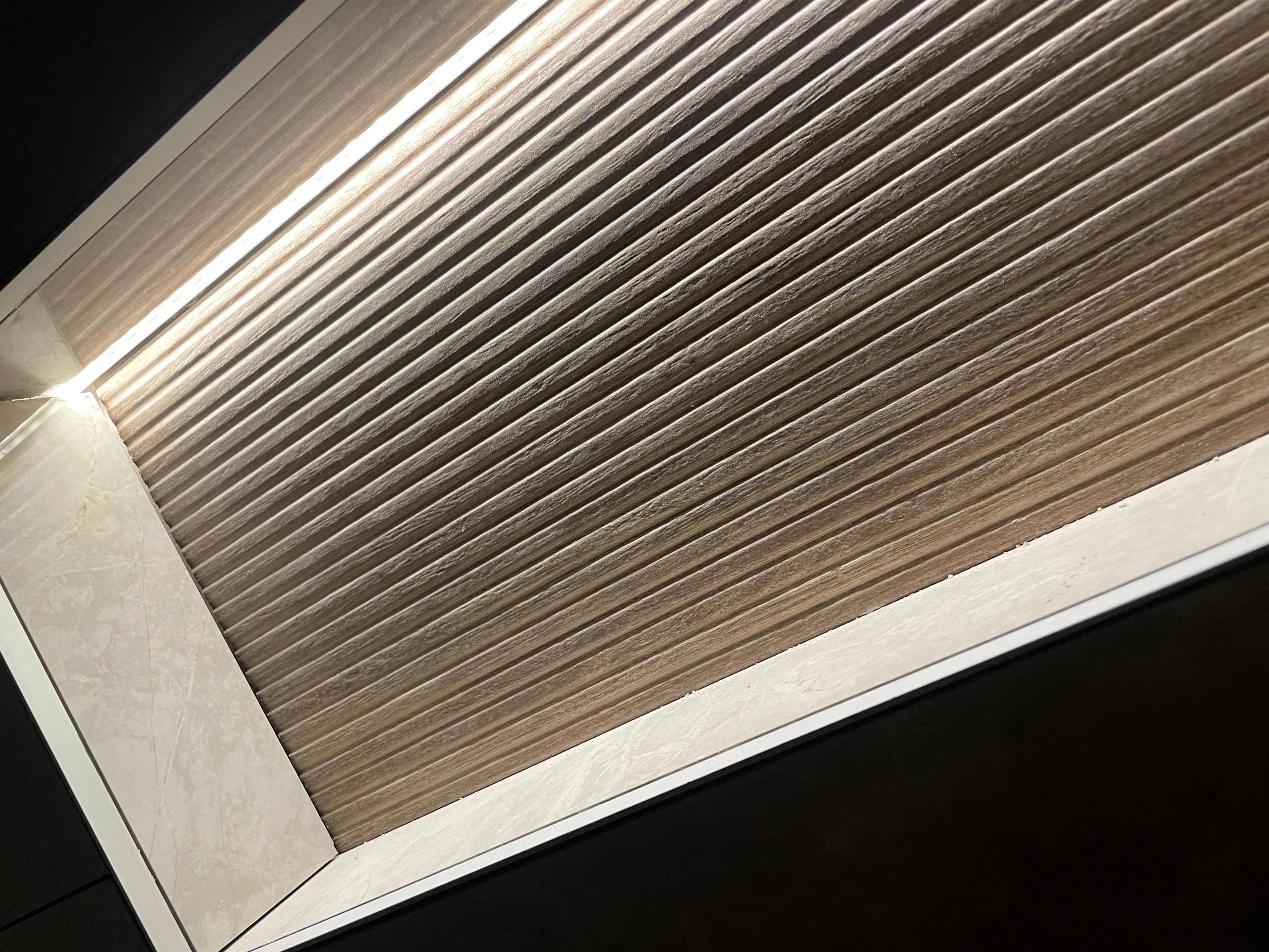 LED Fliesenprofil Stuckleiste Für LED - Stuckstop - 1 Meter - Schmale Variante