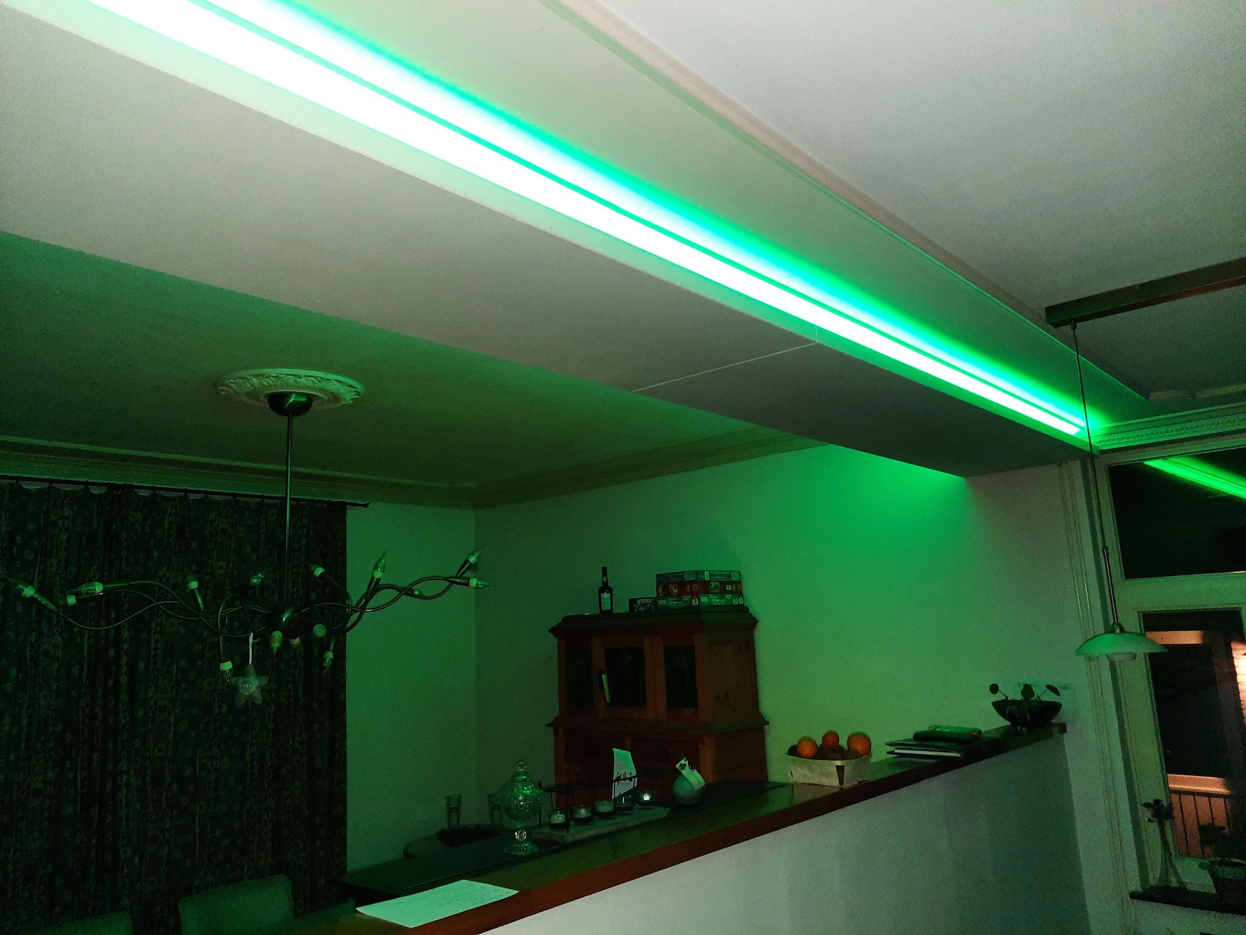 15 Meter komplettes RGBW -LED -Streifen mit Zigbee -Steuerung