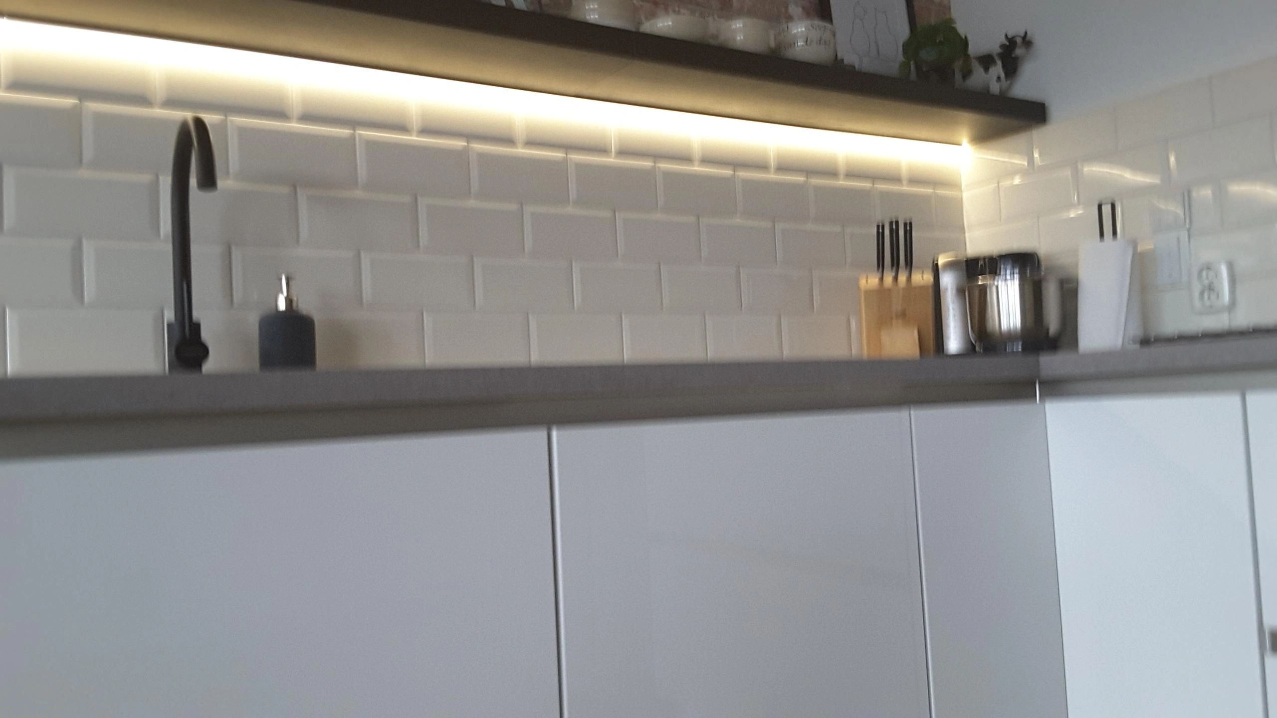Aluminium LED Streifen Profil schwarz Einbau 3M Slim Line - 7 mm hoch - komplett mit AbschlusskAppe