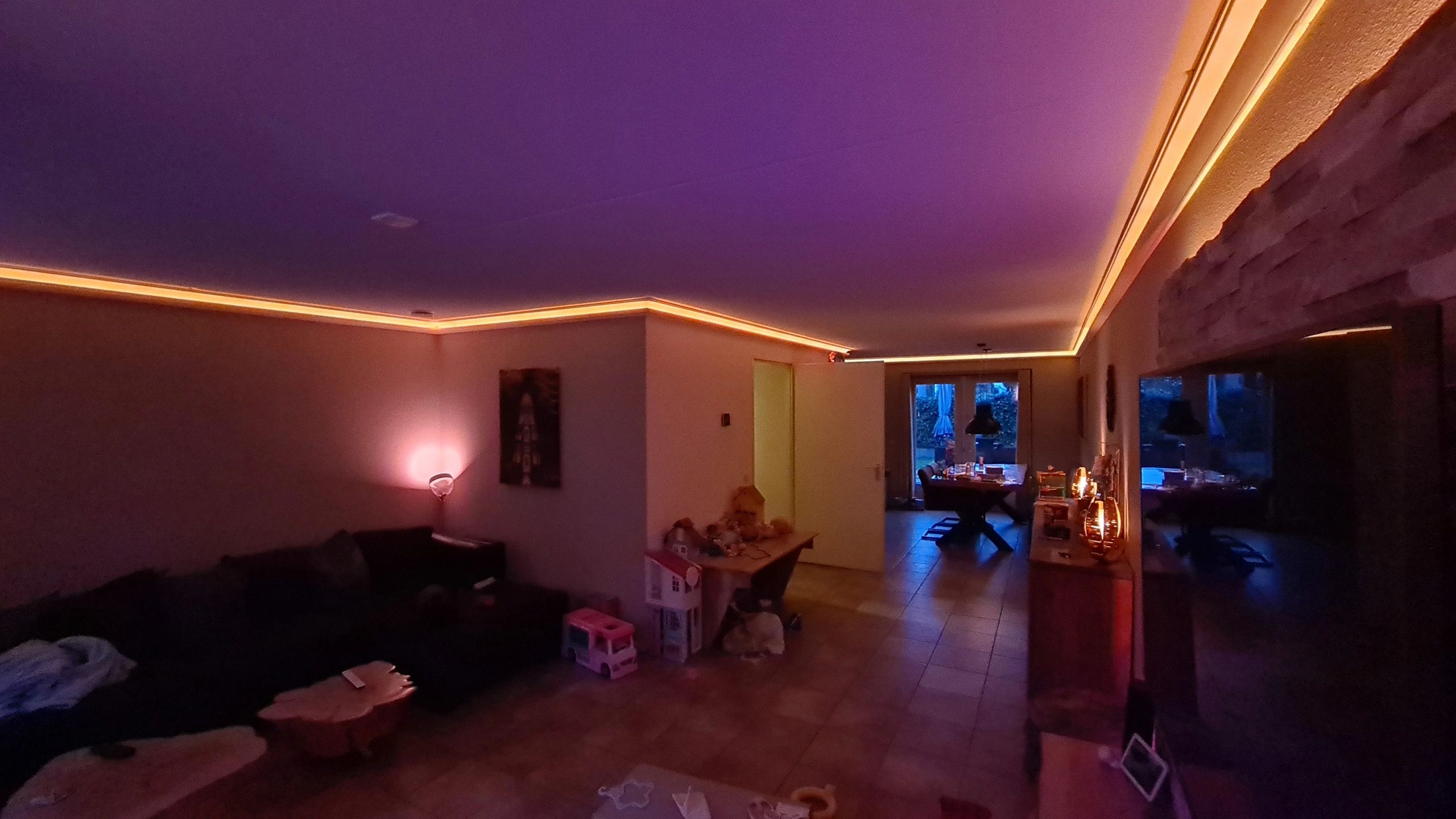 20 Meter komplettes RGBW -LED -Streifen mit Zigbee -Steuerung