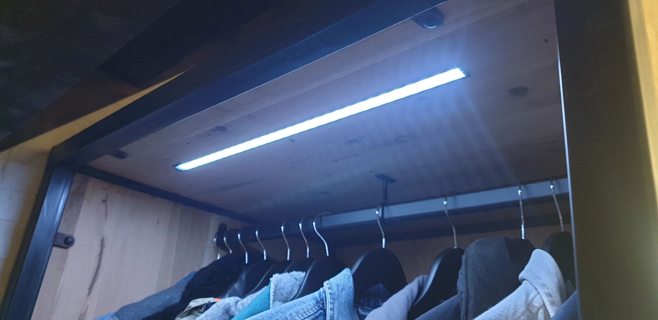 Aluminium LED Streifen Profil schwarz Einbau 1M Slim Line - 7 mm hoch - komplett mit AbschlusskAppe