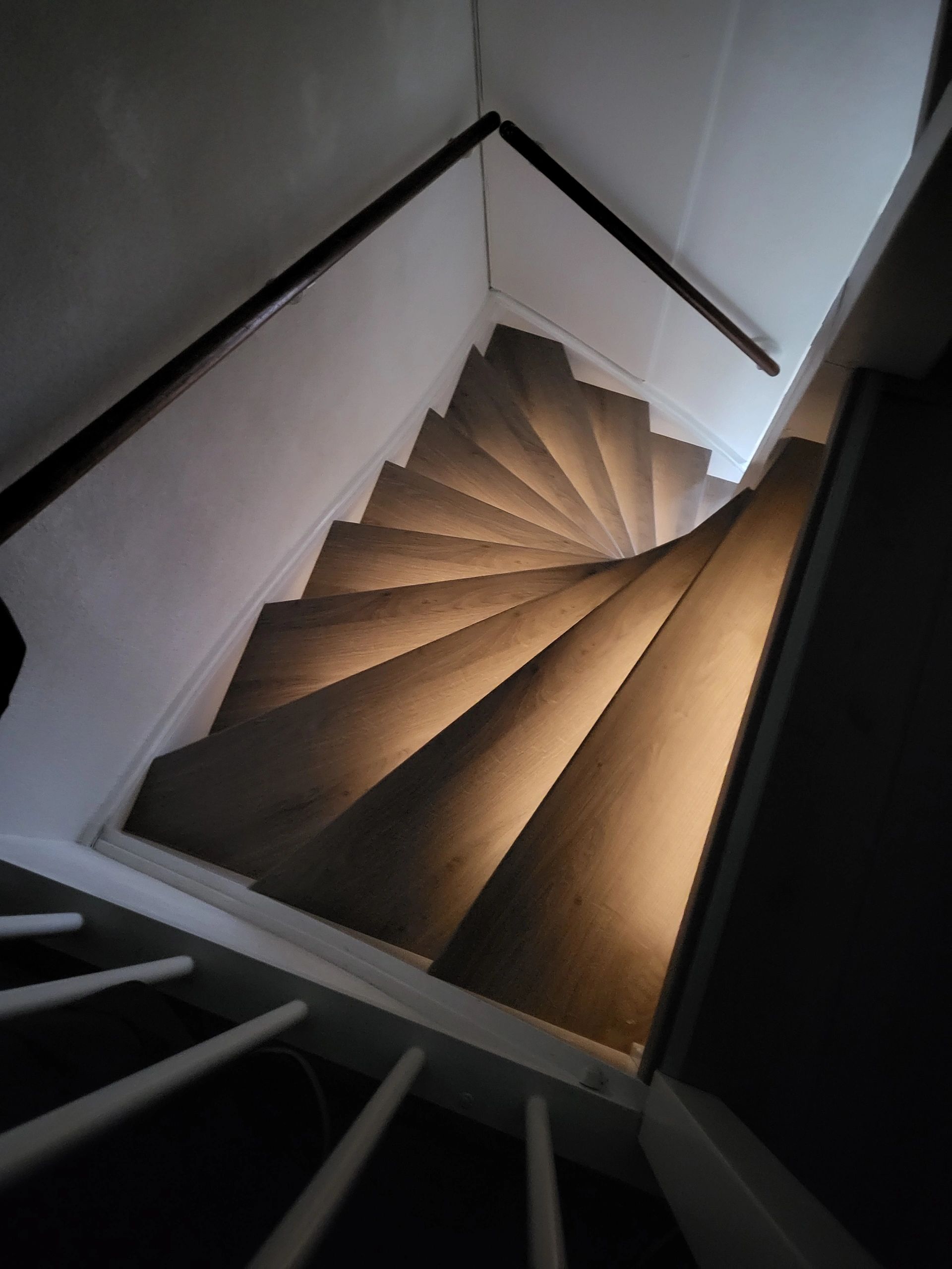 EinzelneTreppenbeleuchtung LED Streifen in Profil Warmweiß