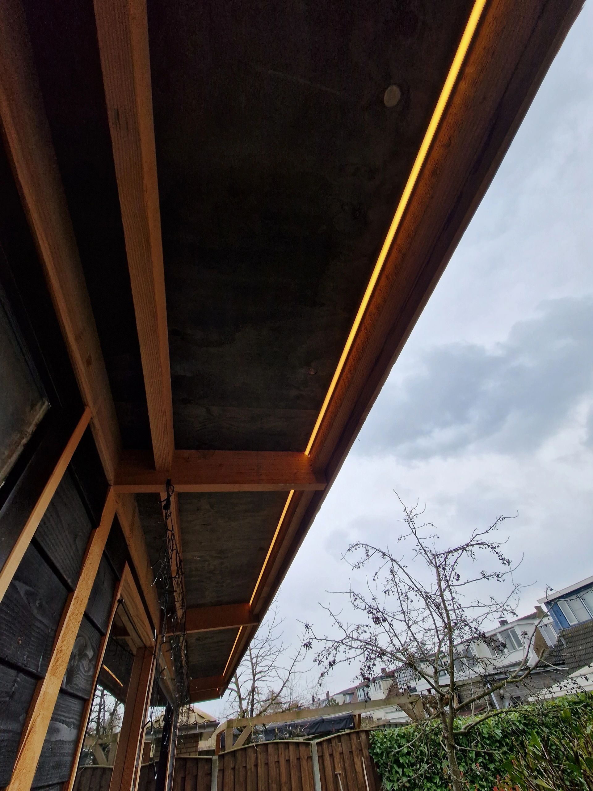 Led Streifen Eckprofil schwarz - Slim line - komplett inklusiv Abschlusskappe 4 Meter