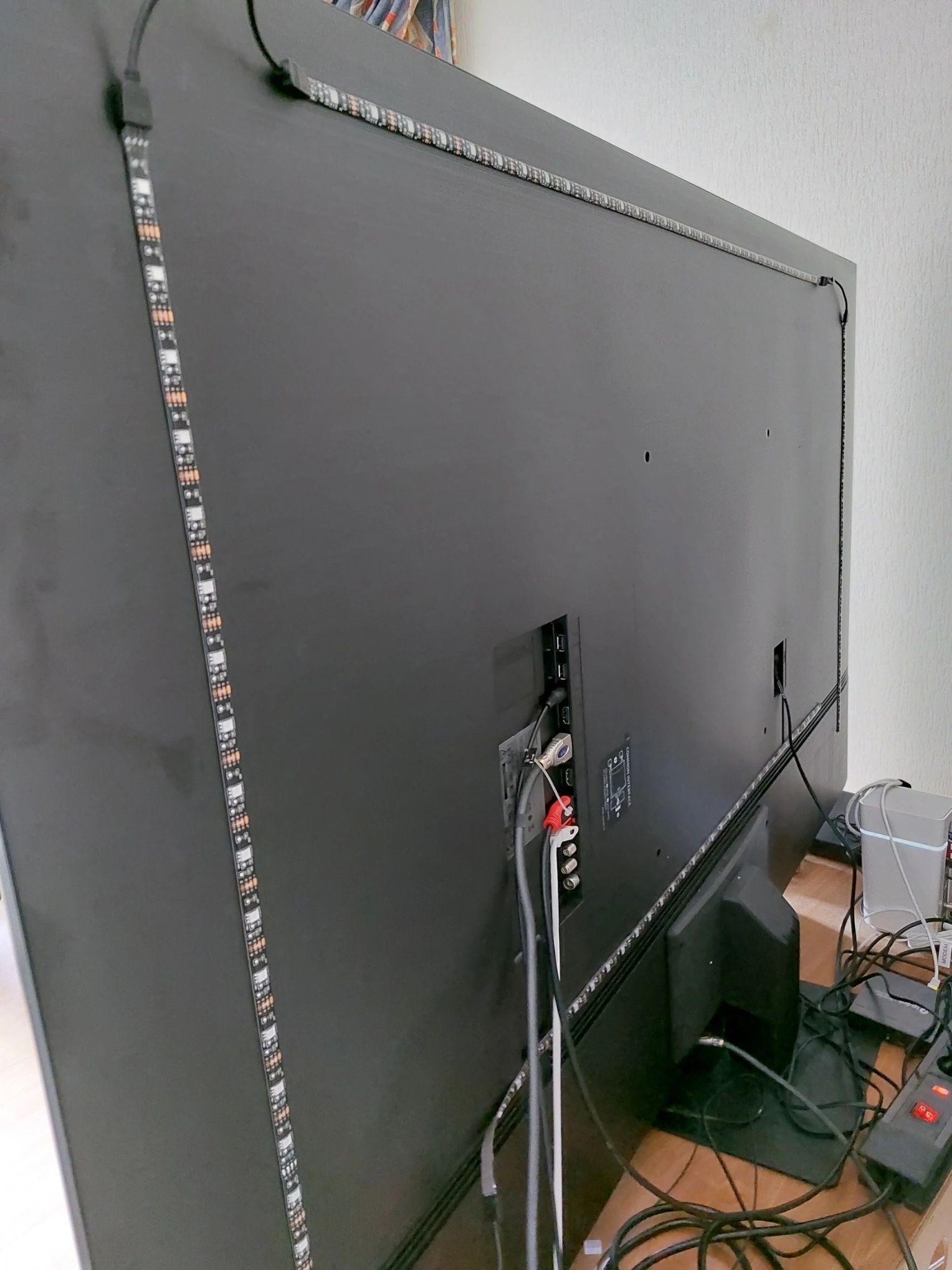 TV LED Streifen Set mit 4 RGB Streifen für TV’s bis 32 inch