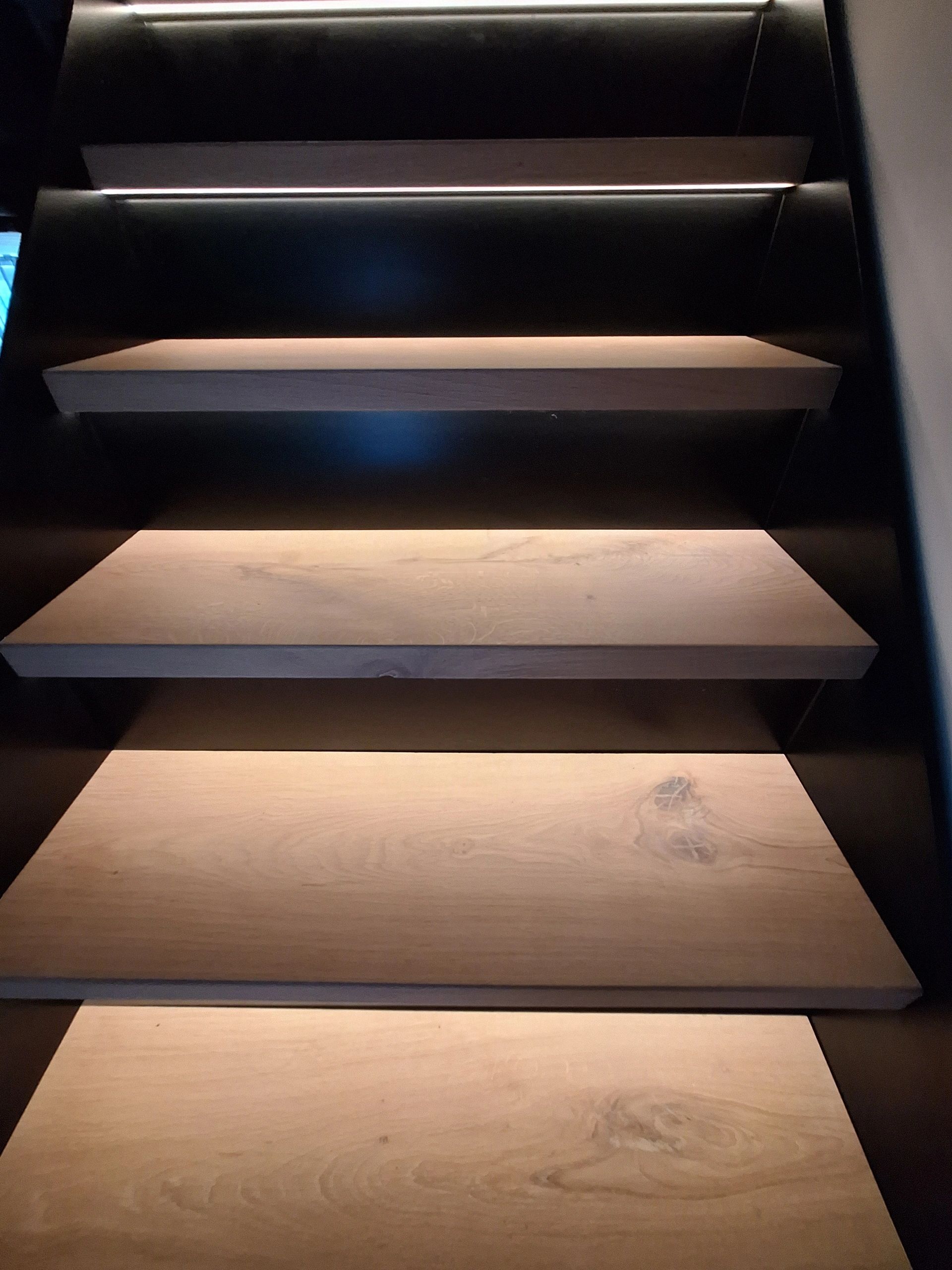 Dynamisches Treppenbeleuchtungsset Premium 130 cm mit Profil